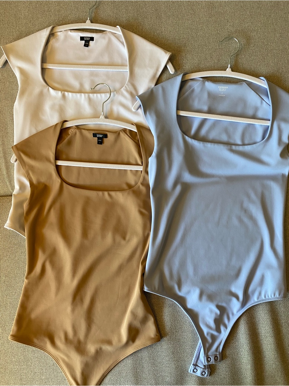 Express Set of 3 Scoop Neck Bodysuit in White, Camel & Light Blue
